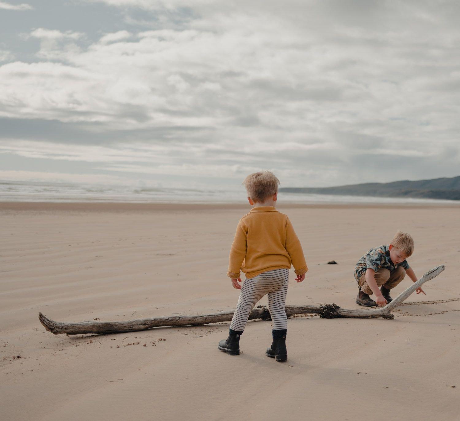 carousel-hero-element image-0